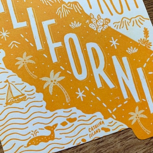 Carte postale californienne, salutations de Californie, carte postale d'État typographique découpée image 5