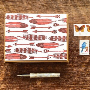 Flèches et plumes, Coffret de 6 cartes de notes pliées à presse-lettres, blanc à l’intérieur
