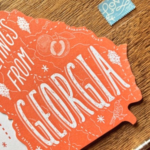 Carte postale de Géorgie, salutations de Géorgie, carte postale d'état de typographie découpée image 5