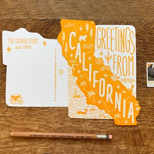 Carte postale californienne, salutations de Californie, carte postale d'État typographique découpée image 2