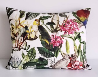 Jungle style cushions in canvas and green velvet e. Size 52 x 42 cm