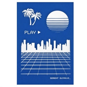 Puede incluir: Una impresión digital azul con una ciudad blanca, palmeras, un sol y la palabra "PLAY" con un símbolo de botón de reproducción. El fondo es un patrón de cuadrícula. El texto "SERGENT GUIHAUVE_" está en la parte inferior de la impresión.