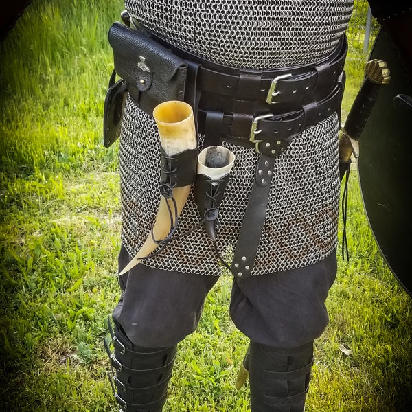 Leather Ale Horn Frog for Larping, Renaissance Faires, SCA and any other event. A good secure way to carry your ale horn.