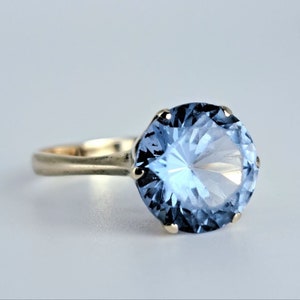 Antique 10mm Blue Spinel Solitaire Ring in 10K Yellow Gold