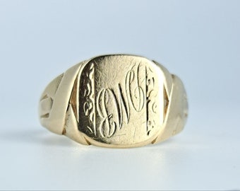 Antique Gold Signet Ring in 9K Yellow Gold Art Deco Era