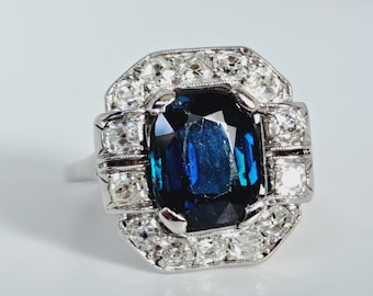 Anillo Art Déco de oro blanco de 18 quilates con diamantes talla mina y zafiros