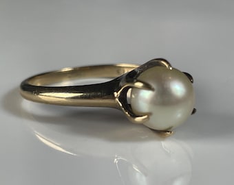 Antique Claw Mount Pearl Solitaire Ring in 10K Yellow Gold