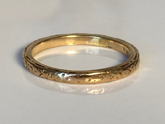 Art Deco Engraved 14K Yellow Gold Band - image 3