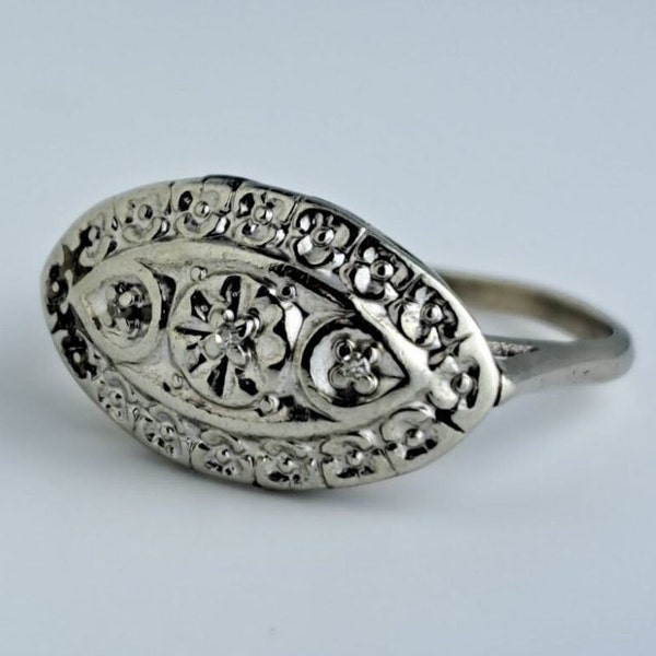 Art Deco Diamond Princess Ring in 10K White Gold with Blossoms