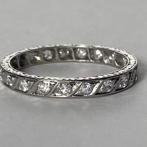 Aliança de diamantes com lapidação de transição em platina Deco, tamanho antigo, tamanho 7