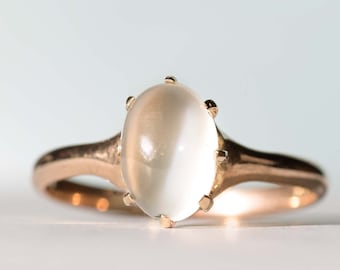 Anello edoardiano in pietra di luna naturale in oro giallo 10 carati