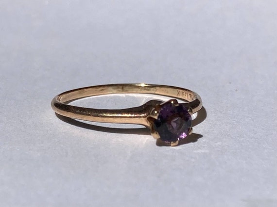 Antique Purple Amethyst Solitaire Ring in 10K Yel… - image 9