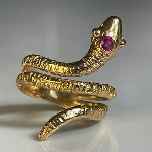 Vintage Solid 18K Yellow Gold Ruby Snake Ring