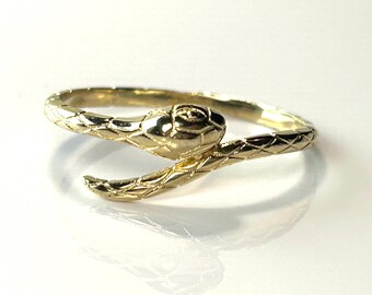 Vintage Snake Ring in Solid Yellow Gold Size 8