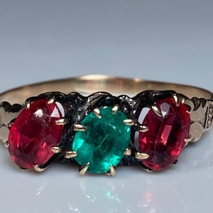 Antique Emerald and Ruby Paste Ring in Yellow Gold Victorian Era