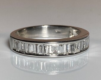 Anello vintage con diamanti a baguette in oro bianco 14 carati