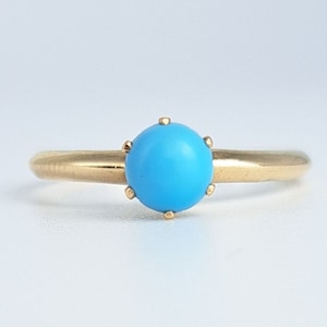 Antique Turquoise Solitaire Cabochon Ring in 14K Yellow Gold Victorian Era
