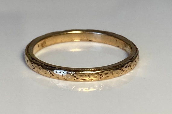 Art Deco Engraved 14K Yellow Gold Band - image 1