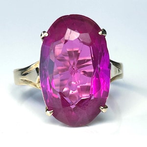 Antique Low Rise Oval Cut Pink Sapphire Ring in 14K Yellow Gold