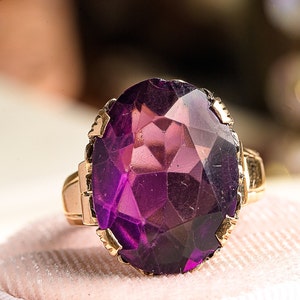 Art Nouveau Purple Amethyst Paste Ring in 10K Yellow Gold Antique