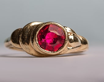 Antiker Kathedralen Berg Rubin Paste Ring in Gelbgold Victorian Era