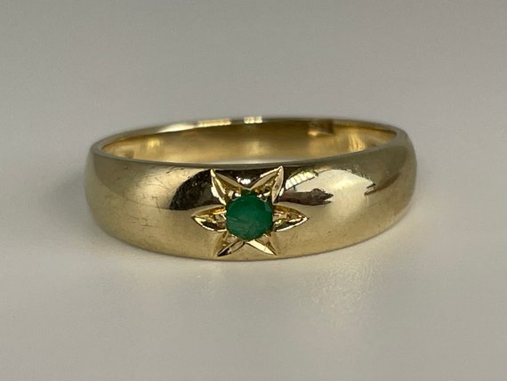 Antique Emerald Gypsy Ring in 14K Yellow Gold Vic… - image 2