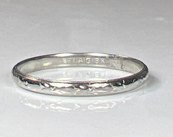 Art Deco Belais Band in 18K White Gold