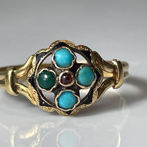 Bague géorgienne antique en émail turquoise et rubis en or jaune 18 carats