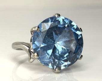 Antiker großer Himmelblauer Spinell Solitär Ring in 10K Weißgold