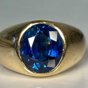 Anel de safira antigo certificado pelo GIA em ouro amarelo 18K