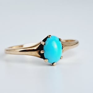 Antique Turquoise Solitaire Cabochon Ring in 10K Yellow Gold Victorian Era