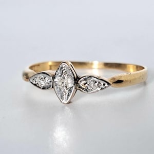 Edwardiaanse diamanten Navette-ring in 18 kt goud en platina