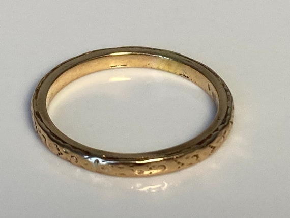 Art Deco Engraved 14K Yellow Gold Band - image 4