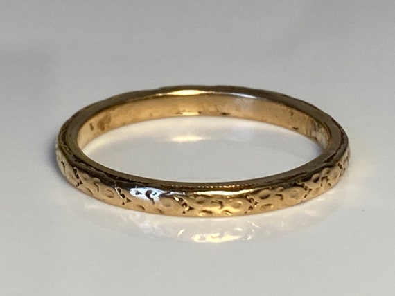 Art Deco Engraved 14K Yellow Gold Band - image 7