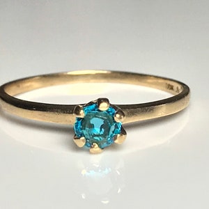 Vintage 10K Gold Blue Gemstone Solitaire Ring