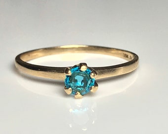 Vintage 10K Gold Blue Gemstone Solitaire Ring