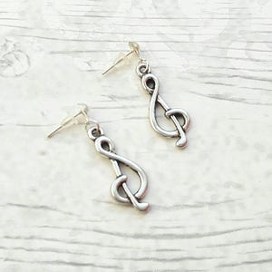 Music note earrings, treble clef jewellery, singer jewelry, gifts for music teachers, musical jewellery, vintage earrings, musician gifts