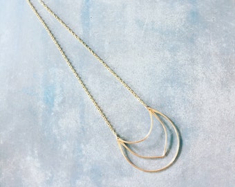 Modern art déco, långt guldhalsband, geometriskt halsband, guldfyllning, mångsidigt, unikt guldhalsband, present till henne, Guld Capitola-halsband