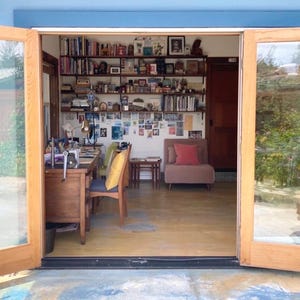 Minimalistiskt guldfärgat vardagshalsband, moderna smycken. Unikt hänge, elegant, minimalistisk, art déco-stil bild 13