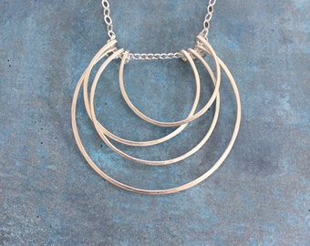 Sterling silver overlapping circles, art deco necklace, modern silver, geometric pendant, handmade, unique, everyday necklace, eco friendly