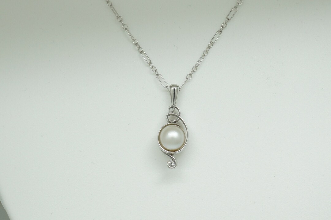 14 K ホワイト ゴールド養殖真珠ペンダント ファンシー チェーン付き