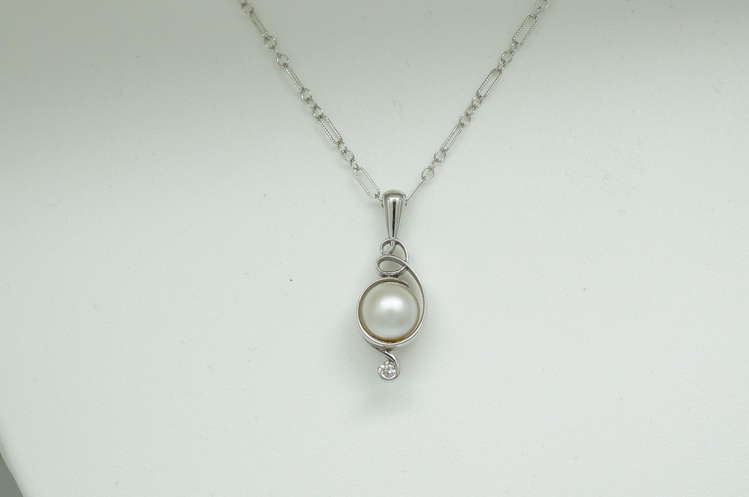 14ktイエローゴールド　ホワイトゴールドの養殖真珠ペンダント　ネックレス 14ktイエローゴールド ホワイトゴールドの養殖真珠ペンダント ネックレス