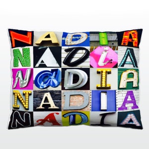 Oreiller personnalisé avec NADIA dans les photos de lettres de signe; Coussins de canapé personnalisés; Oreillers colorés; Oreiller photo; Oreillers de sofa