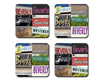 Puede incluir: Cuatro posavasos cuadrados con un collage de diferentes letreros que dicen "Beverly" en varias fuentes y colores. Los letreros están sobre un fondo de pared de ladrillo.