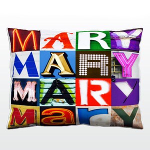 Oreiller personnalisé avec MARY dans les photos de lettres de signe; Coussins de canapé personnalisés; Oreillers colorés; Oreiller photo; Oreillers de sofa