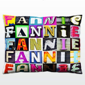 Oreiller personnalisé avec FANNIE dans les photos des lettres de signe ; Coussins de canapé personnalisés; Oreillers colorés; Oreiller photo; Oreillers de sofa