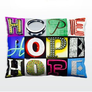 Oreiller personnalisé avec HOPE dans les photos de lettres de signe; Coussins de canapé personnalisés; Oreillers colorés; Oreiller photo; Oreillers de sofa