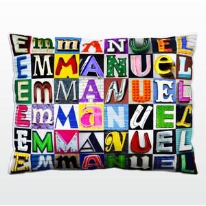Oreiller personnalisé avec EMMANUEL dans les photos de lettres de signe ; Coussins de canapé personnalisés; Oreillers colorés; Oreiller photo; Oreillers de sofa