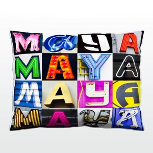 Oreiller personnalisé avec MAYA dans les photos de lettres de signe; Coussins de canapé personnalisés; Oreillers colorés; Oreiller photo; Oreillers de sofa