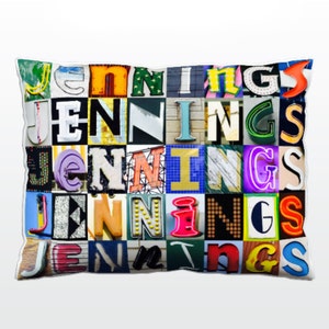 Oreiller personnalisé avec JENNINGS dans les photos de lettres de signe ; Coussins de canapé personnalisés; Oreillers colorés; Oreiller photo; Oreillers de sofa